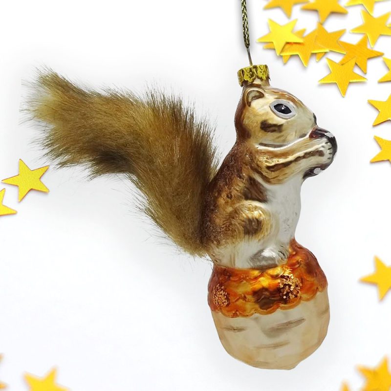 ForProduct 01SquirrelandNutGlassChristmasOrnamentWhiteBackgroundGoldStar