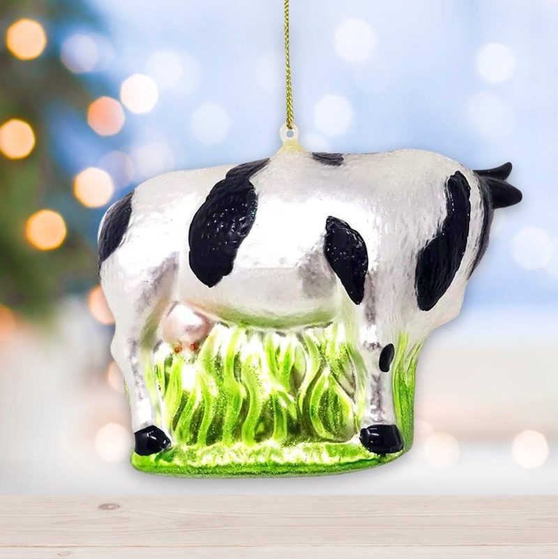 ForProduct 02CowandCalfGlassChristmasOrnamentZoomedOutBackgroundOrnamentMockup